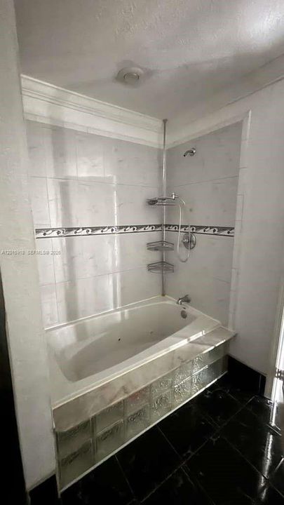 En Venta: $230,000 (3 camas, 2 baños, 1690 Pies cuadrados)