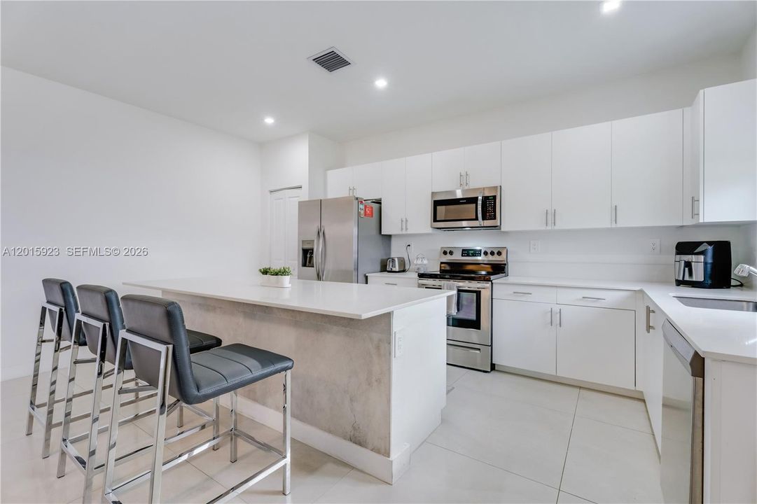На продажу: $949,999 (3 спален, 2 ванн, 2137 Квадратных фут)