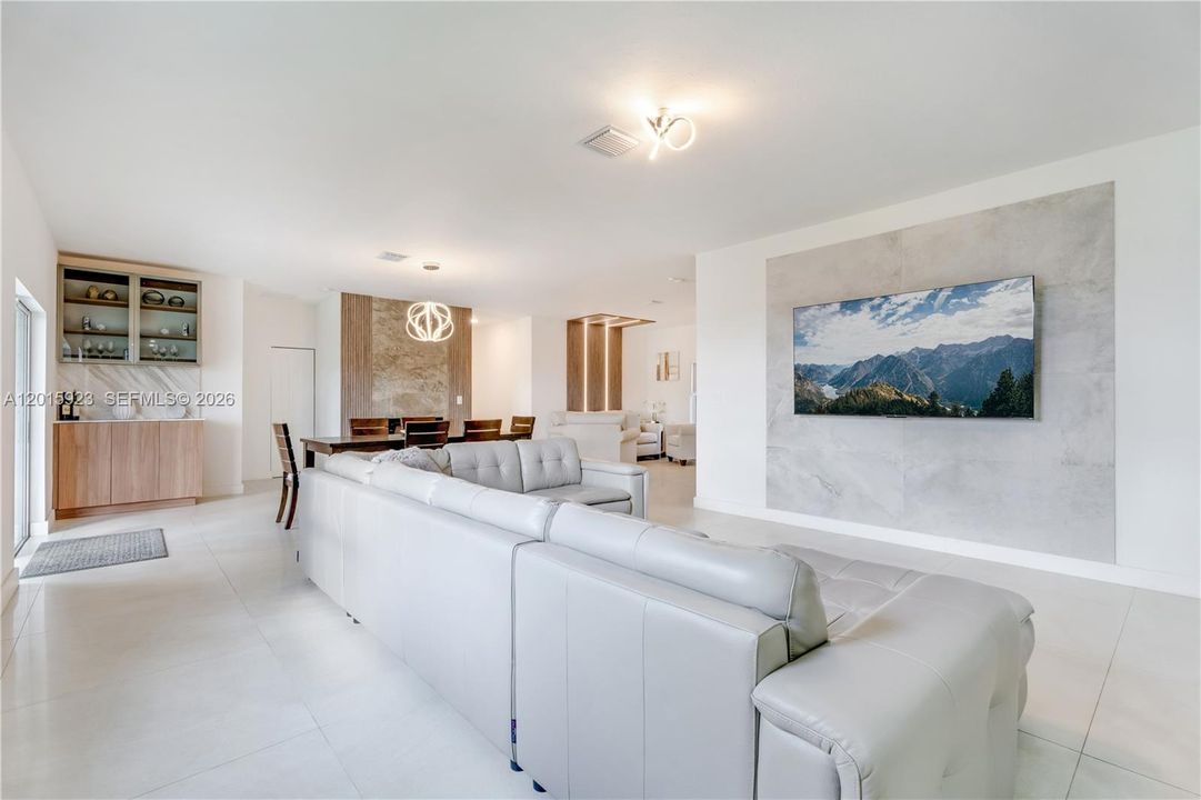 На продажу: $949,999 (3 спален, 2 ванн, 2137 Квадратных фут)