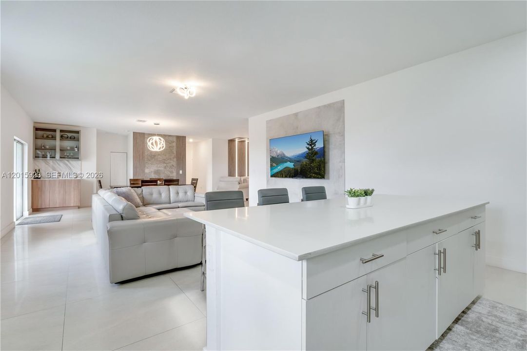 На продажу: $949,999 (3 спален, 2 ванн, 2137 Квадратных фут)