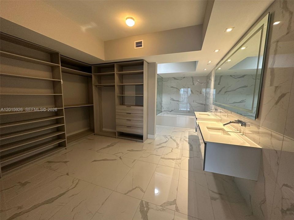 В аренду: $22,000 (4 спален, 5 ванн, 3613 Квадратных фут)
