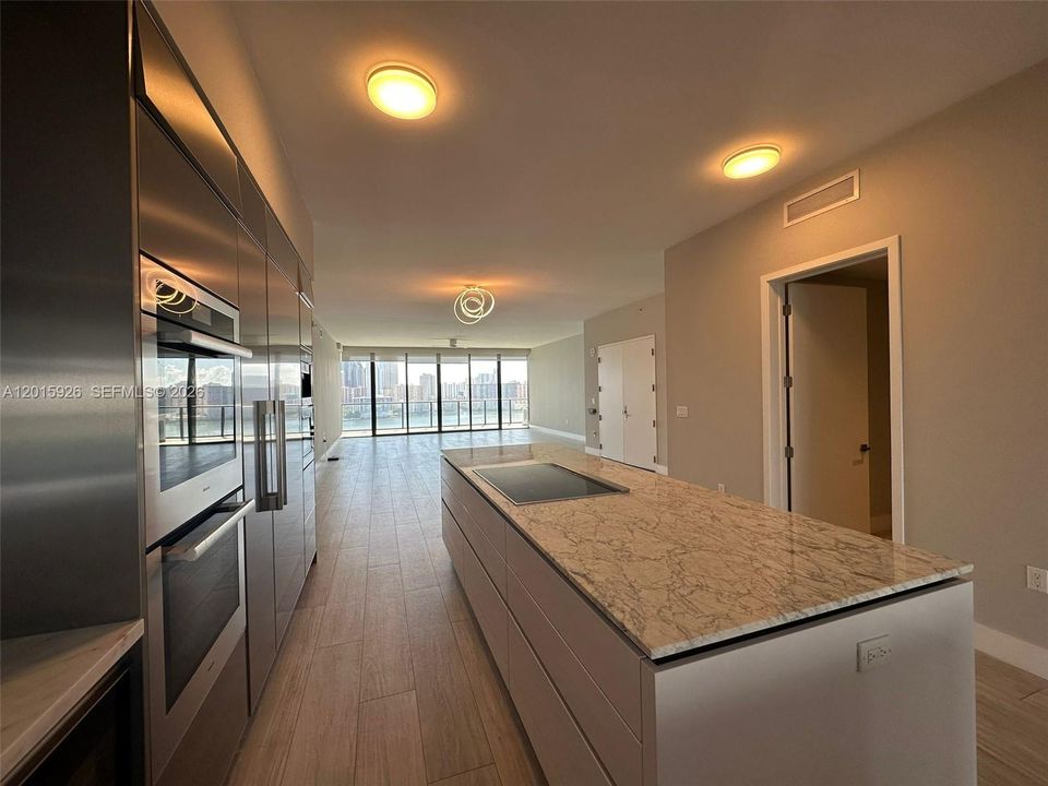 В аренду: $22,000 (4 спален, 5 ванн, 3613 Квадратных фут)