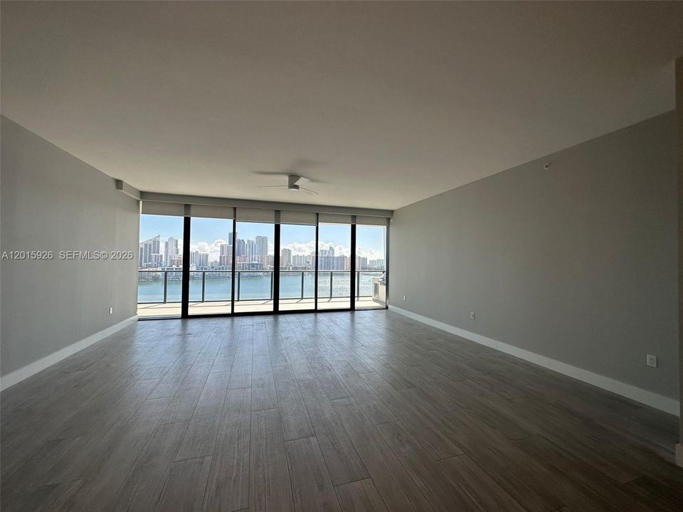 В аренду: $22,000 (4 спален, 5 ванн, 3613 Квадратных фут)