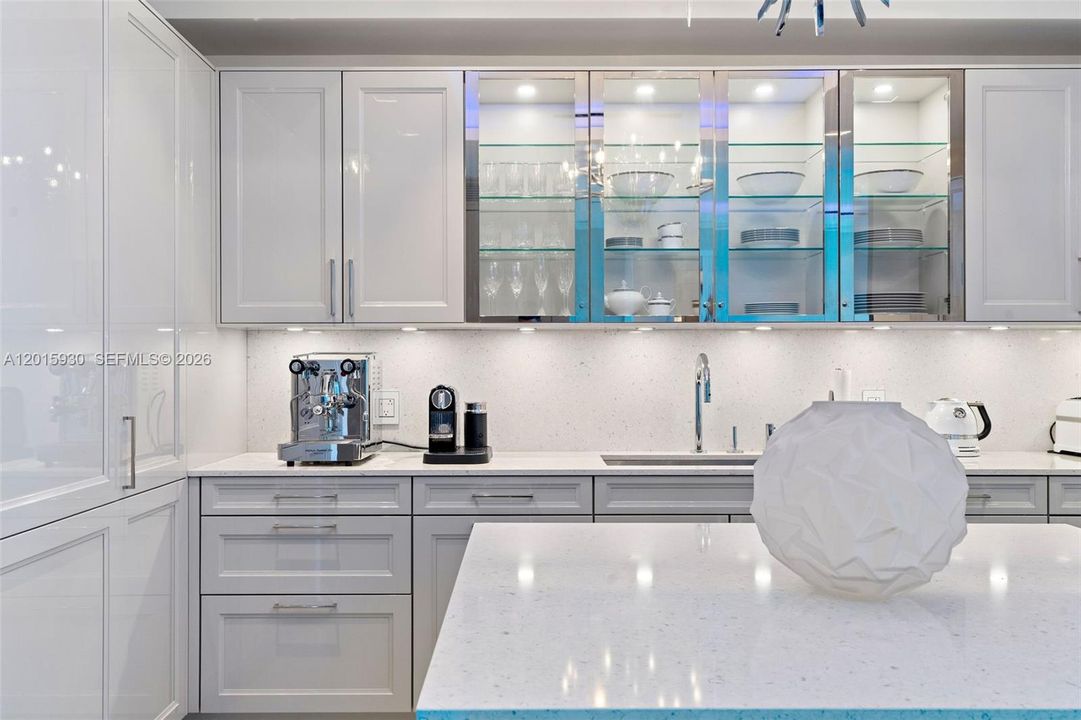 For Rent: $23,000 (1 beds, 2 baths, 1870 Square Feet)
