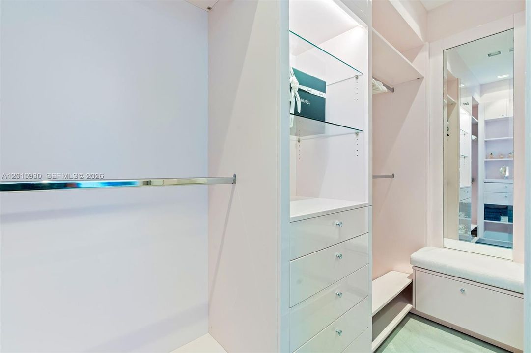 For Rent: $23,000 (1 beds, 2 baths, 1870 Square Feet)