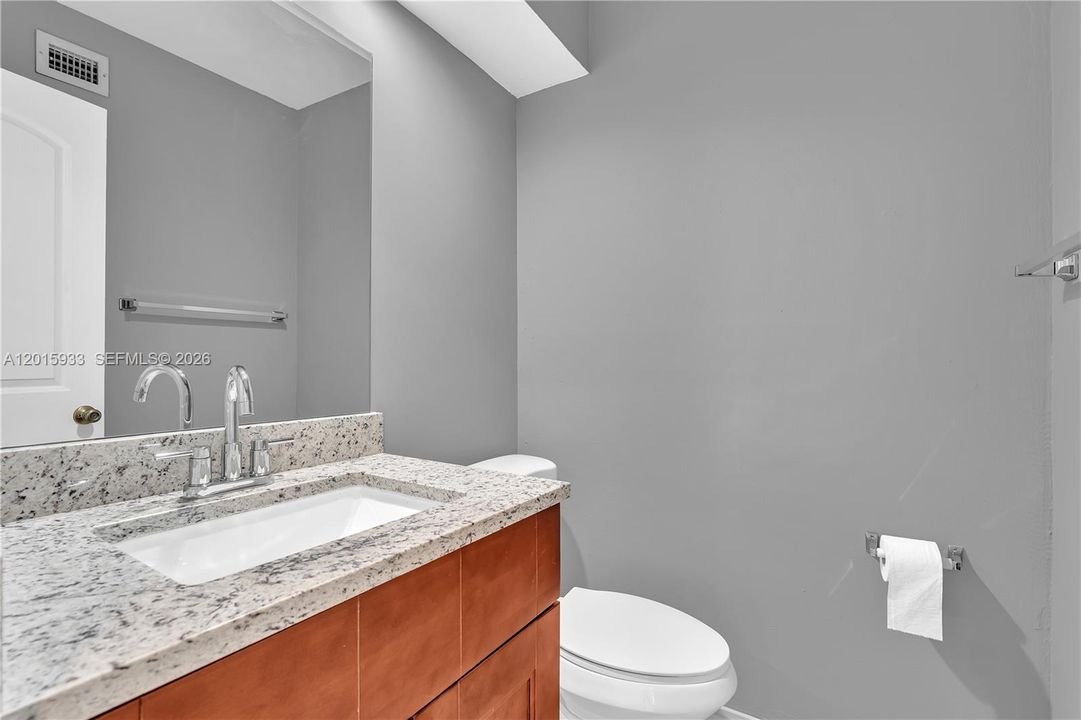 En Venta: $279,900 (2 camas, 2 baños, 1200 Pies cuadrados)