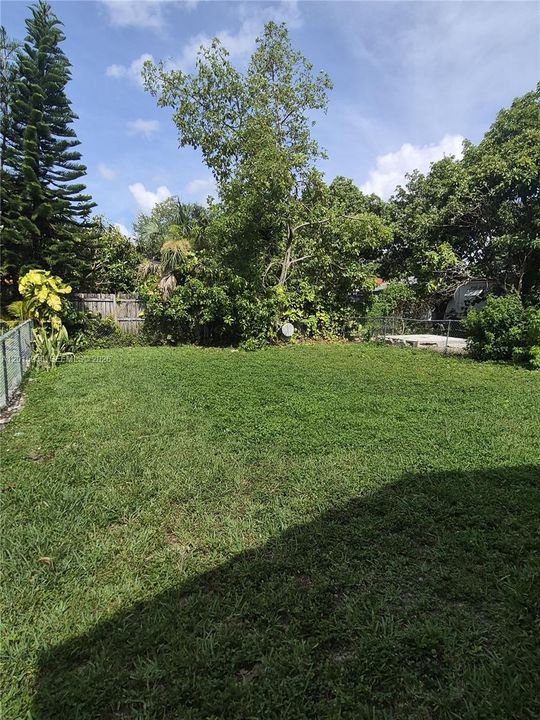 Active With Contract: $3,695 (3 beds, 2 baths, 1704 Square Feet)