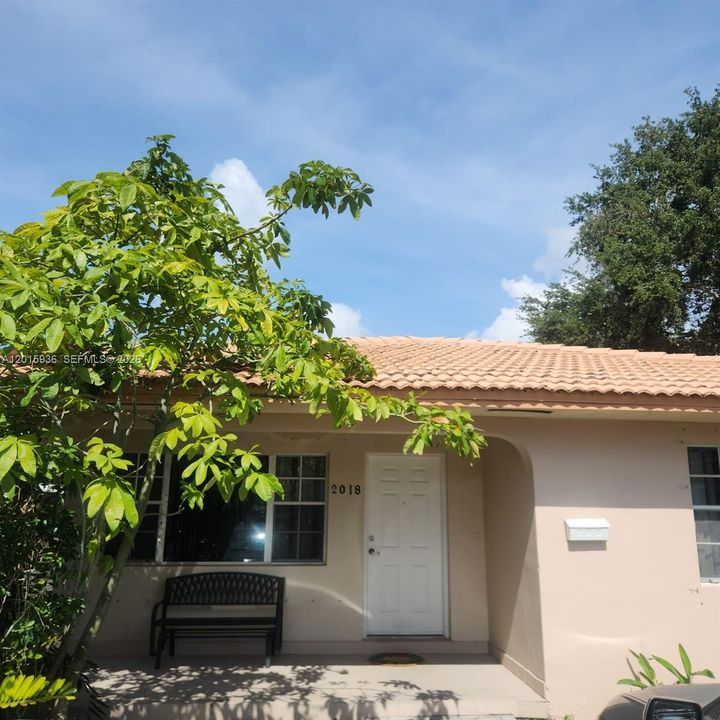 Active With Contract: $3,695 (3 beds, 2 baths, 1704 Square Feet)