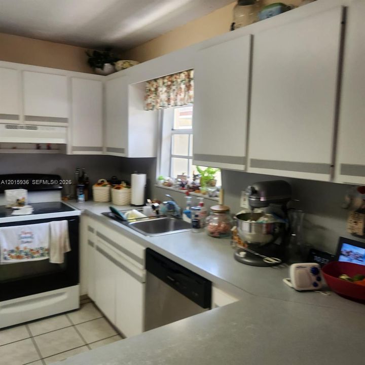 Active With Contract: $3,695 (3 beds, 2 baths, 1704 Square Feet)