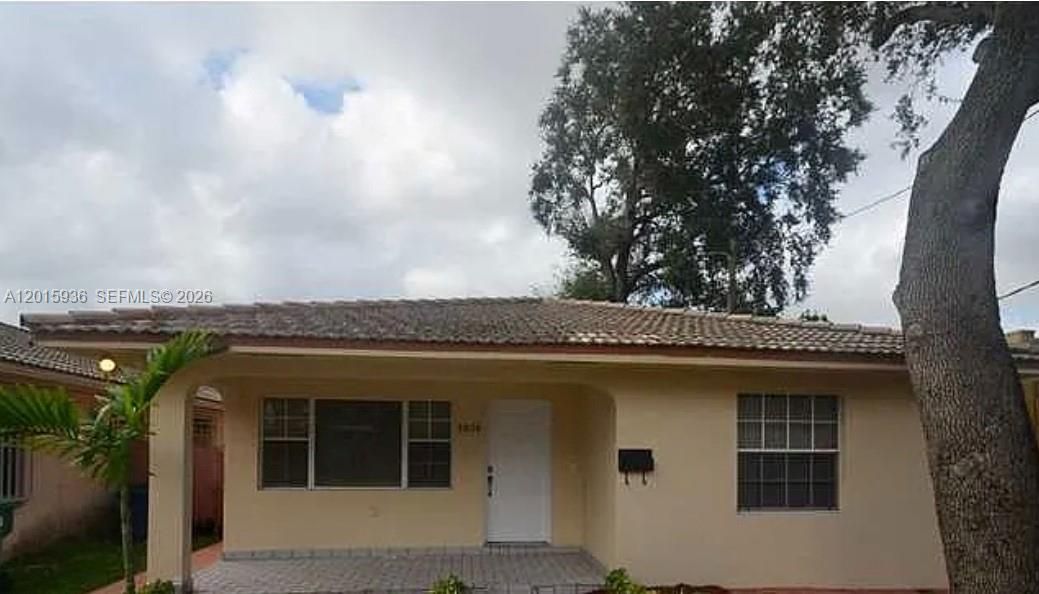 Active With Contract: $3,695 (3 beds, 2 baths, 1704 Square Feet)