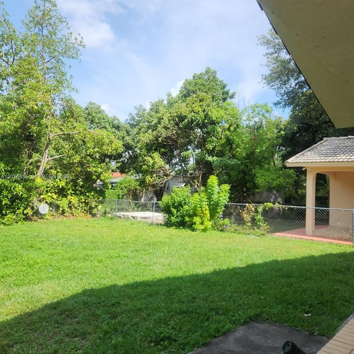 Active With Contract: $3,695 (3 beds, 2 baths, 1704 Square Feet)