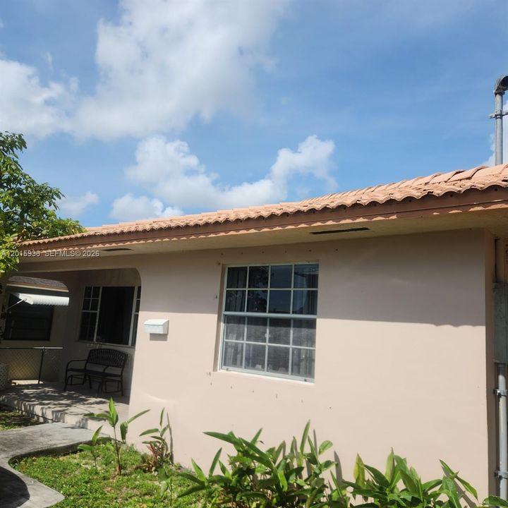 Active With Contract: $3,695 (3 beds, 2 baths, 1704 Square Feet)