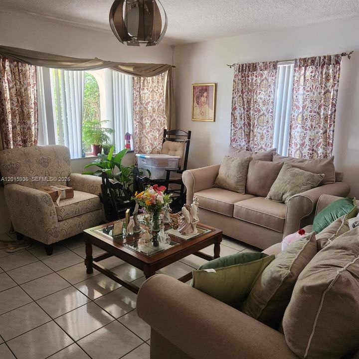 Active With Contract: $3,695 (3 beds, 2 baths, 1704 Square Feet)