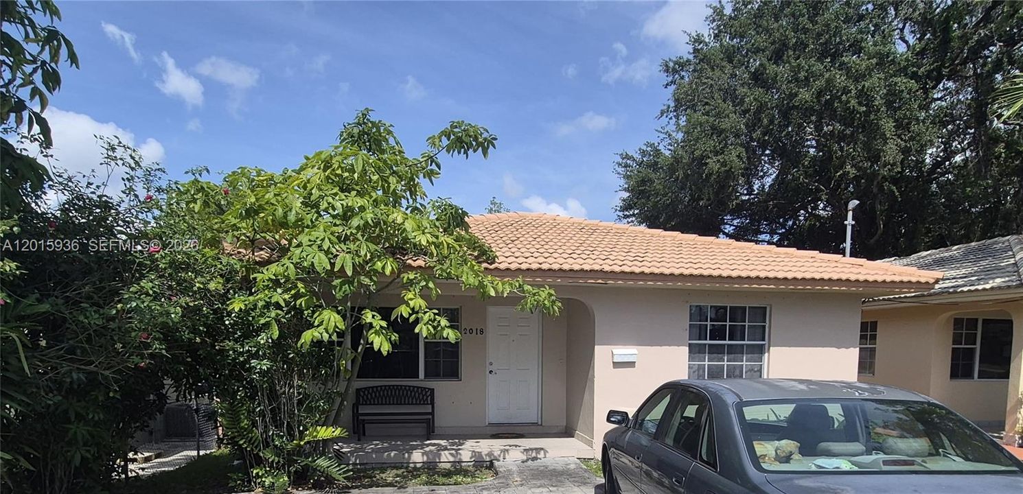 Active With Contract: $3,695 (3 beds, 2 baths, 1704 Square Feet)