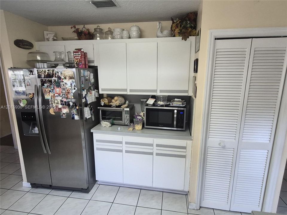 Active With Contract: $3,695 (3 beds, 2 baths, 1704 Square Feet)