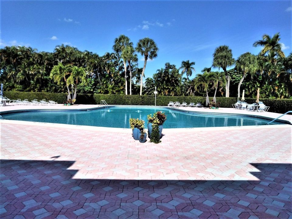 RESORT STYLE HEATED POOL