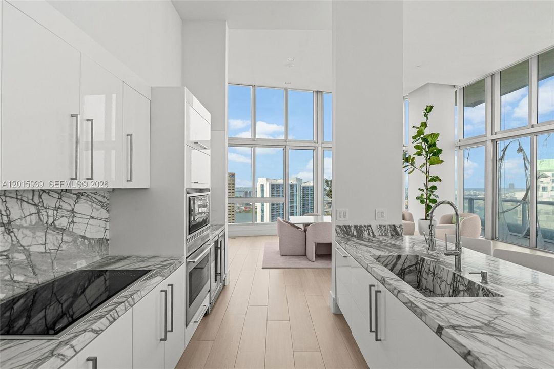 En Venta: $4,995,000 (3 camas, 2 baños, 1825 Pies cuadrados)