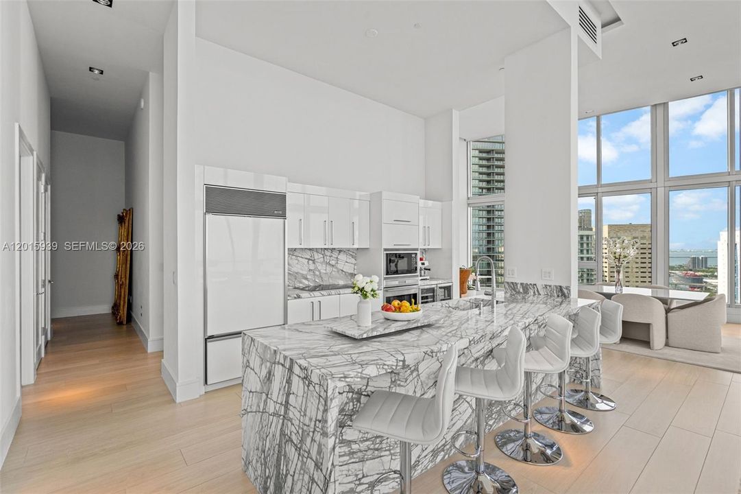 En Venta: $4,995,000 (3 camas, 2 baños, 1825 Pies cuadrados)