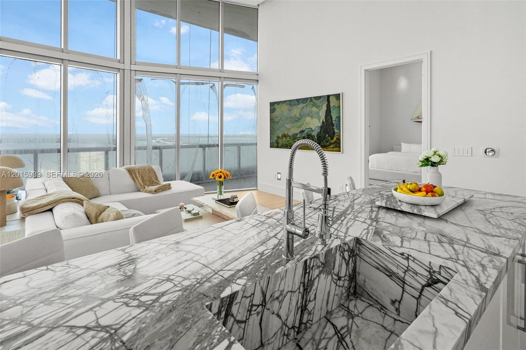En Venta: $4,995,000 (3 camas, 2 baños, 1825 Pies cuadrados)