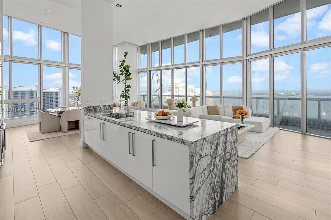 En Venta: $4,995,000 (3 camas, 2 baños, 1825 Pies cuadrados)