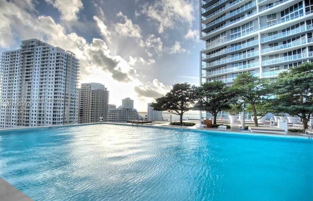 En Venta: $4,995,000 (3 camas, 2 baños, 1825 Pies cuadrados)