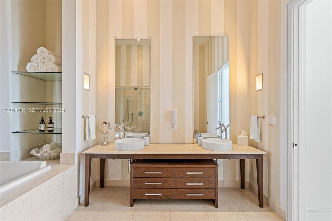 En Venta: $4,995,000 (3 camas, 2 baños, 1825 Pies cuadrados)