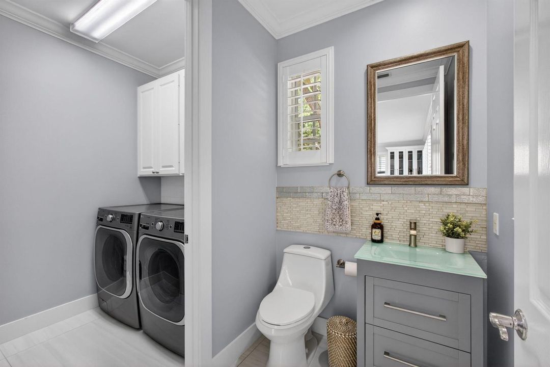 1/2 Bath & Utility Room