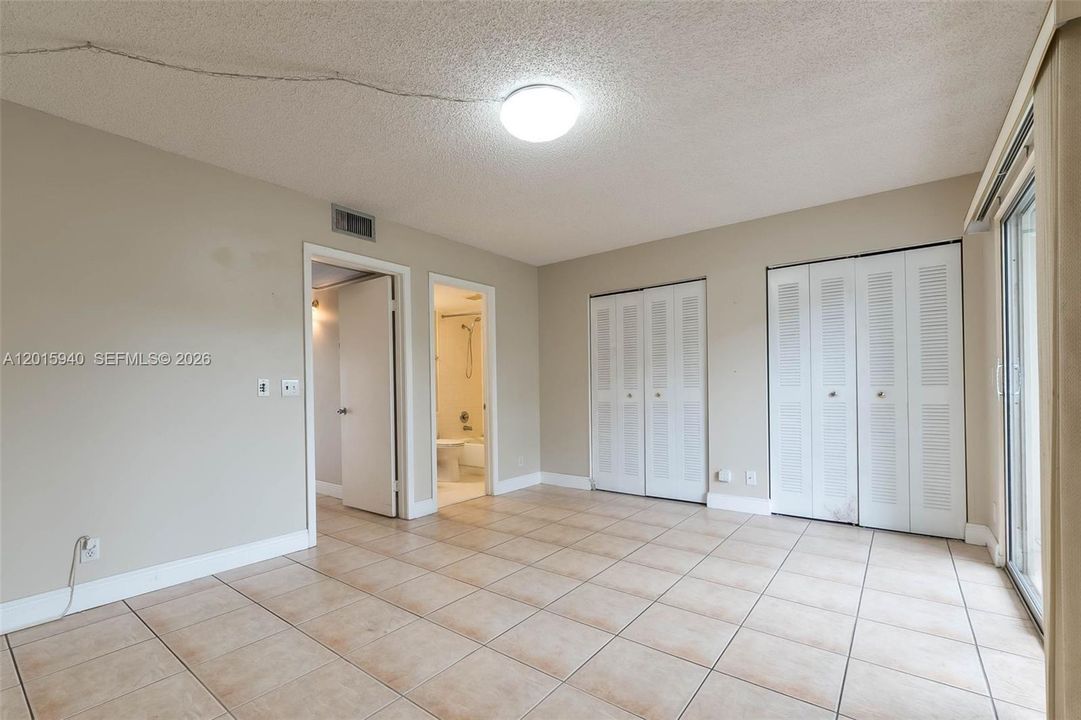 Active With Contract: $1,600 (1 beds, 1 baths, 811 Square Feet)