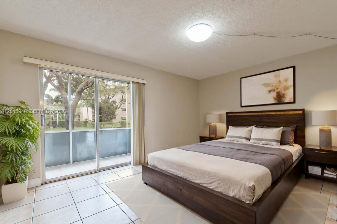 Active With Contract: $1,600 (1 beds, 1 baths, 811 Square Feet)