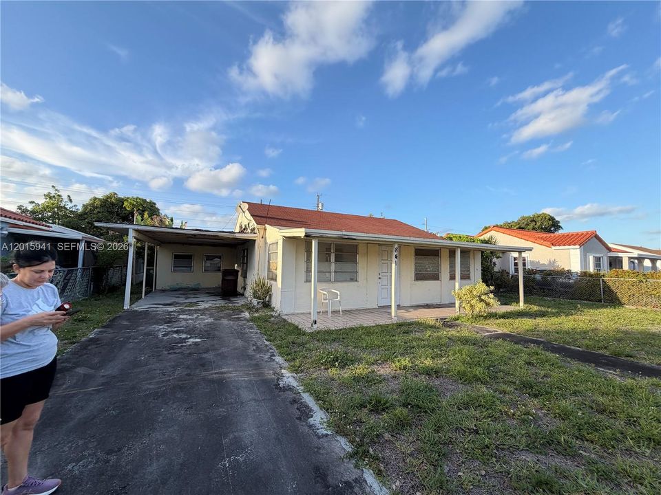 Active With Contract: $400,000 (2 beds, 1 baths, 1139 Square Feet)