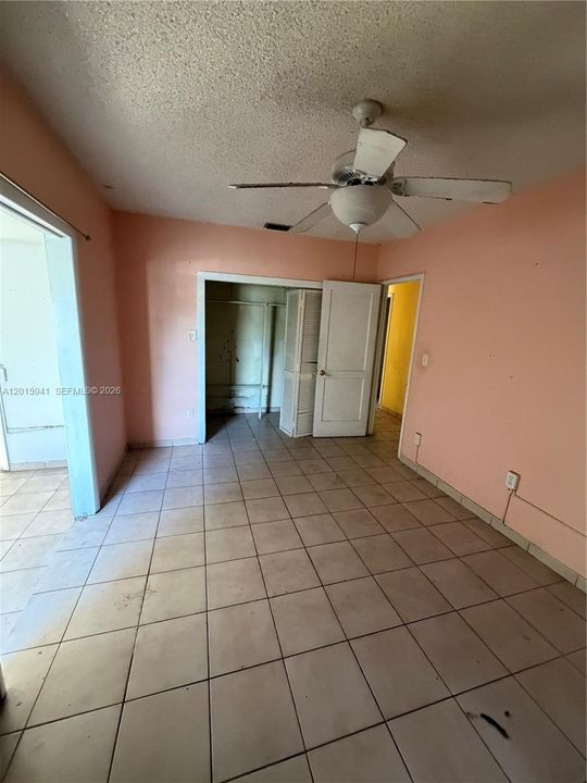 Active With Contract: $400,000 (2 beds, 1 baths, 1139 Square Feet)