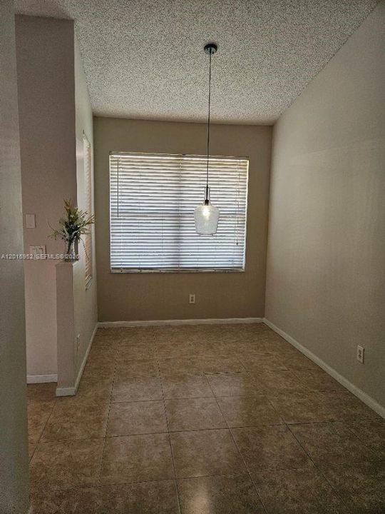 For Rent: $2,975 (3 beds, 2 baths, 1576 Square Feet)