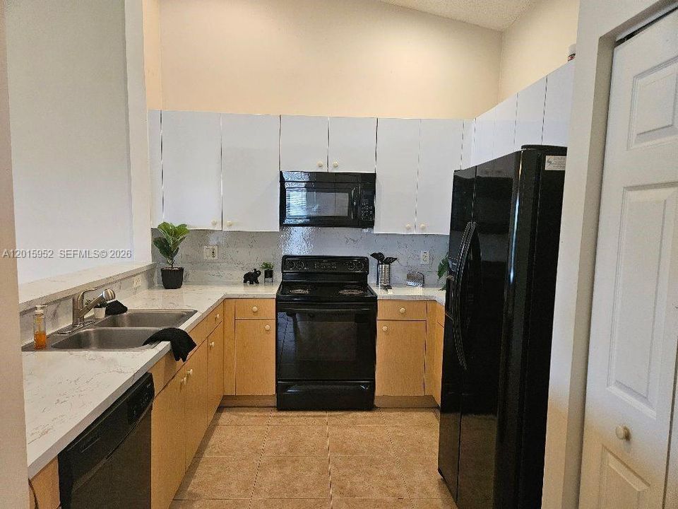 For Rent: $2,975 (3 beds, 2 baths, 1576 Square Feet)