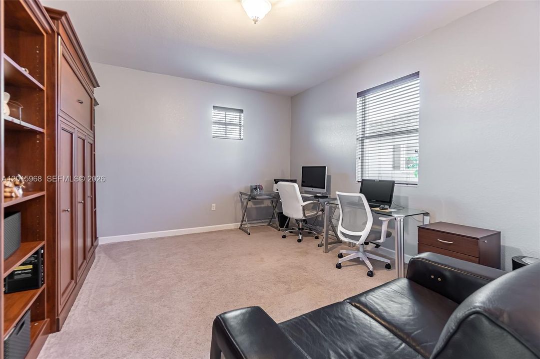 LOFT WITH MOPHYBED