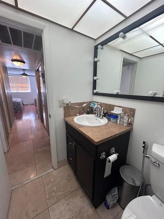 402- Main Vanity