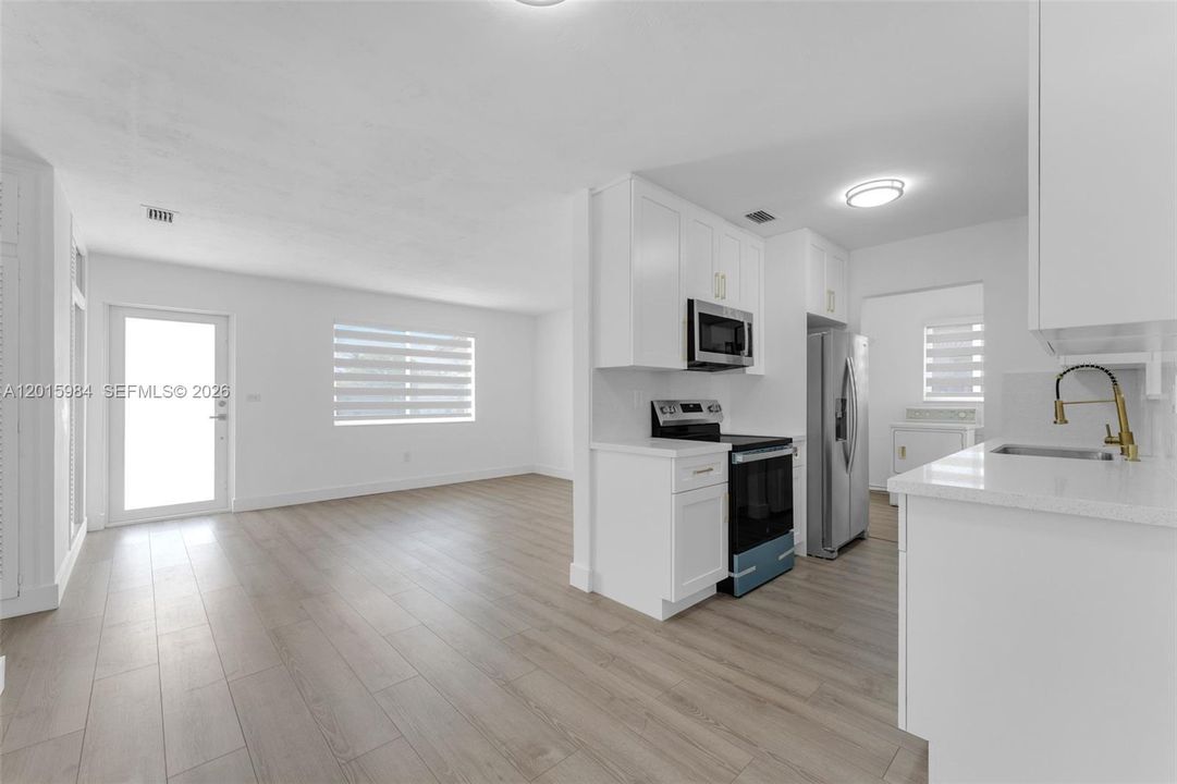 En Venta: $729,000 (3 camas, 2 baños, 1330 Pies cuadrados)