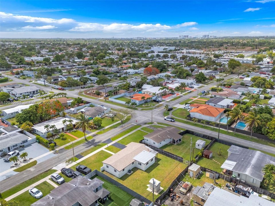 En Venta: $729,000 (3 camas, 2 baños, 1330 Pies cuadrados)
