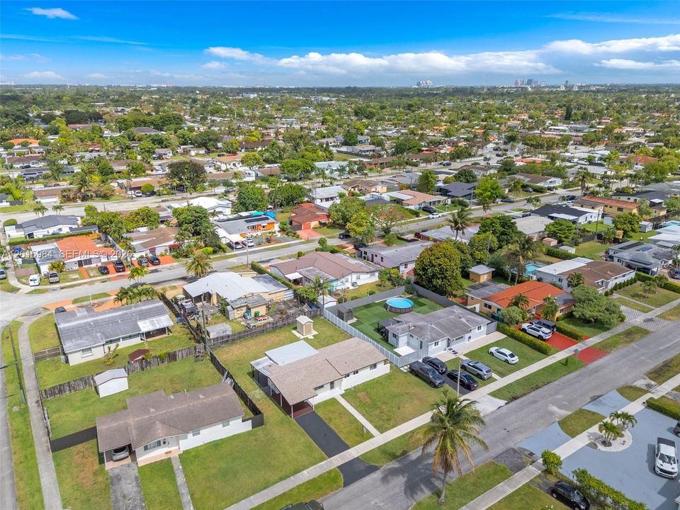 En Venta: $729,000 (3 camas, 2 baños, 1330 Pies cuadrados)