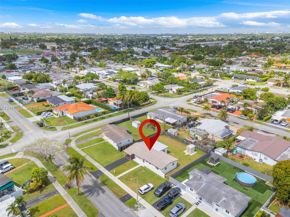 En Venta: $729,000 (3 camas, 2 baños, 1330 Pies cuadrados)