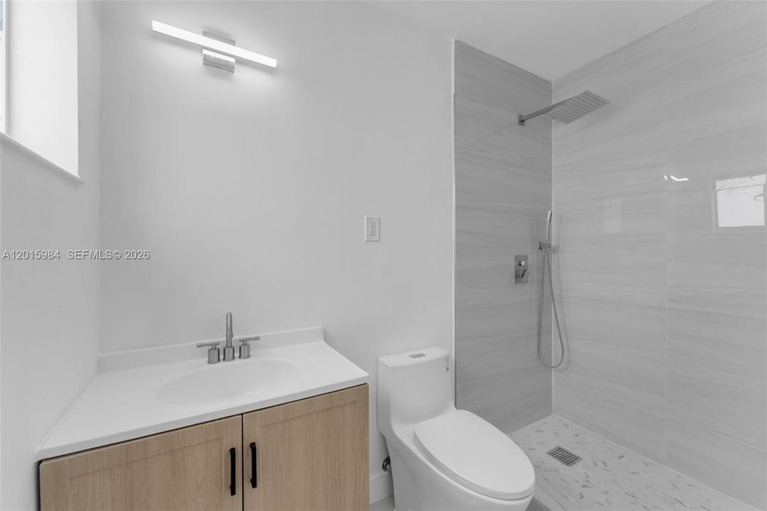 En Venta: $729,000 (3 camas, 2 baños, 1330 Pies cuadrados)
