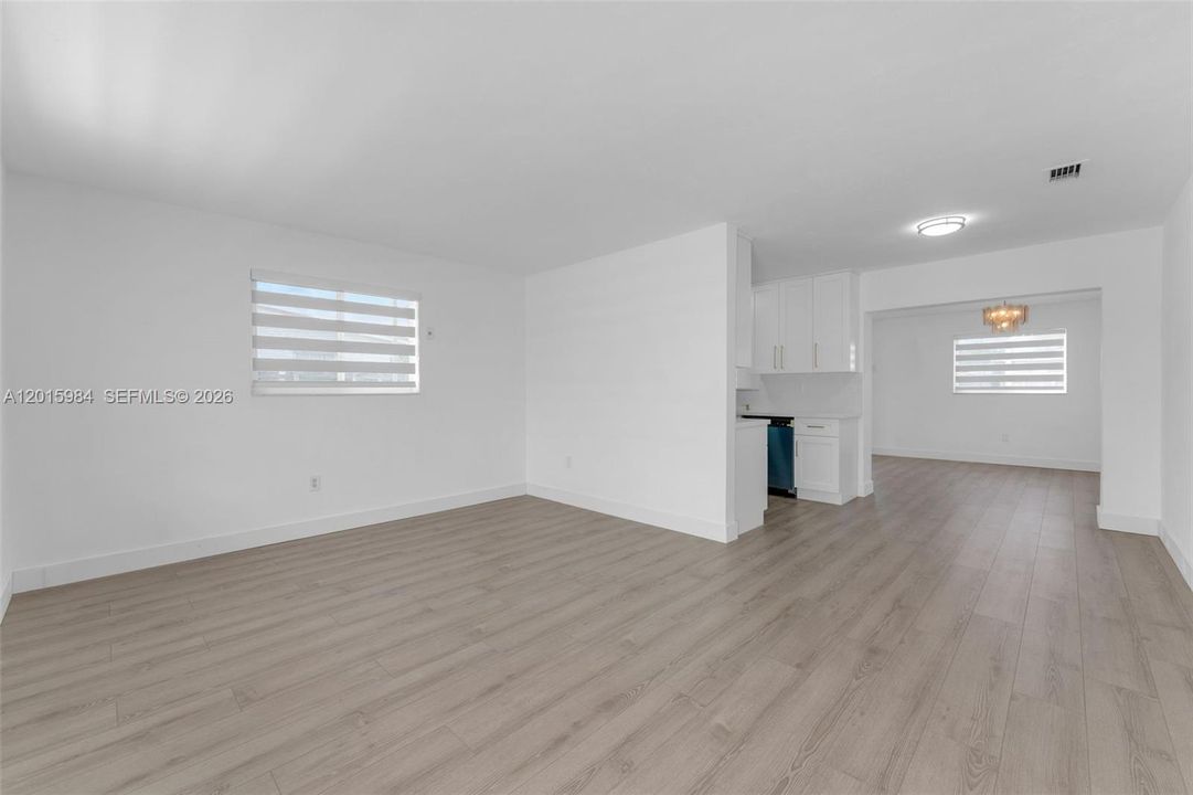 En Venta: $729,000 (3 camas, 2 baños, 1330 Pies cuadrados)