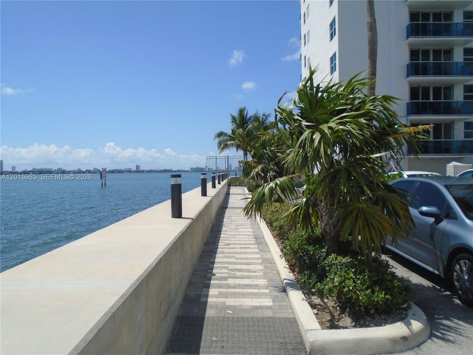 Active With Contract: $2,400 (2 beds, 2 baths, 1100 Square Feet)