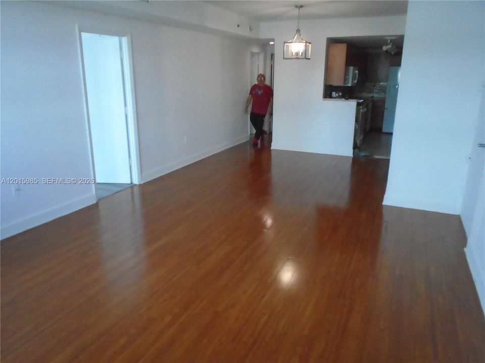 Active With Contract: $2,400 (2 beds, 2 baths, 1100 Square Feet)