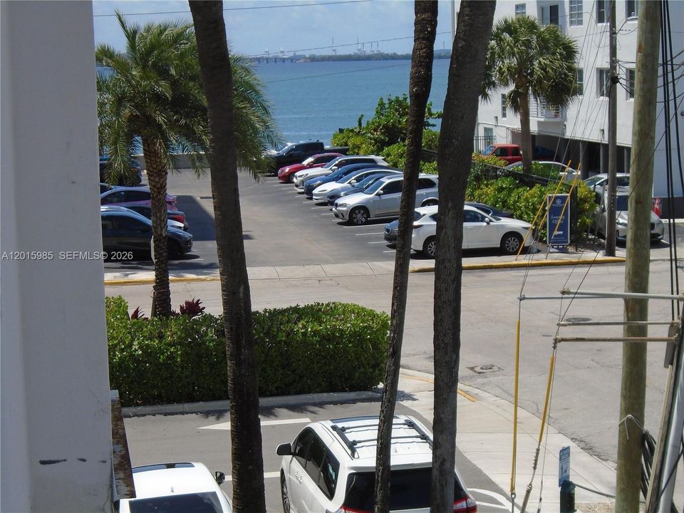 Active With Contract: $2,400 (2 beds, 2 baths, 1100 Square Feet)