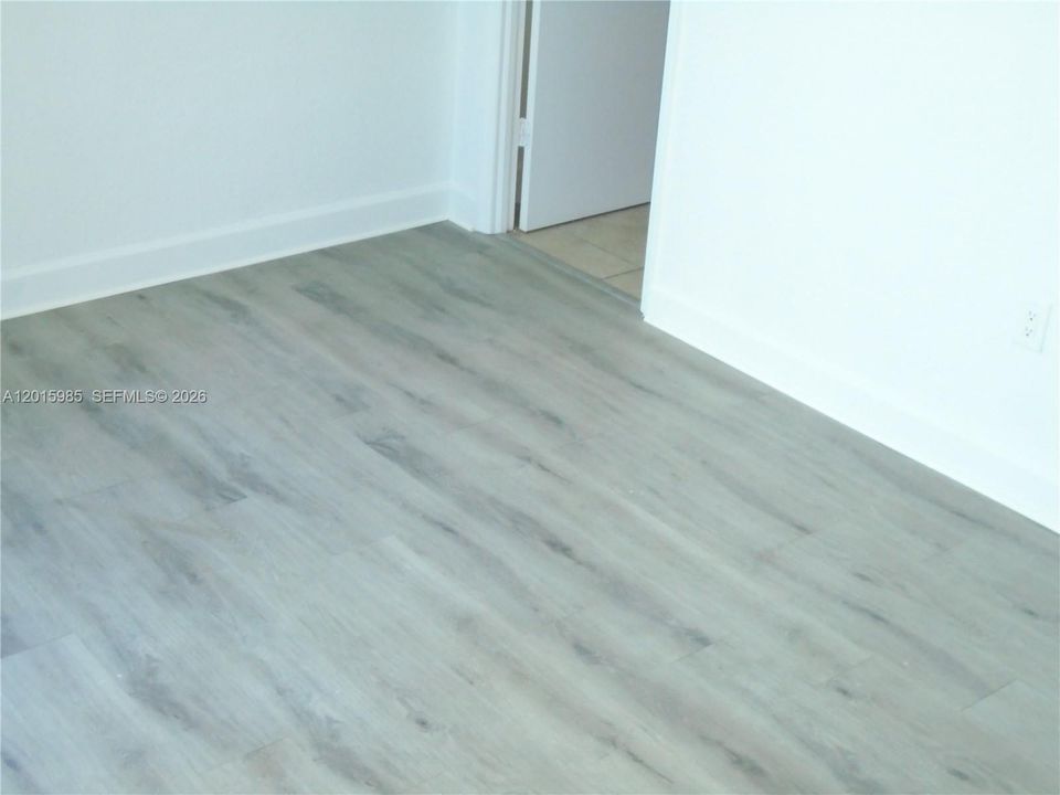 Active With Contract: $2,400 (2 beds, 2 baths, 1100 Square Feet)