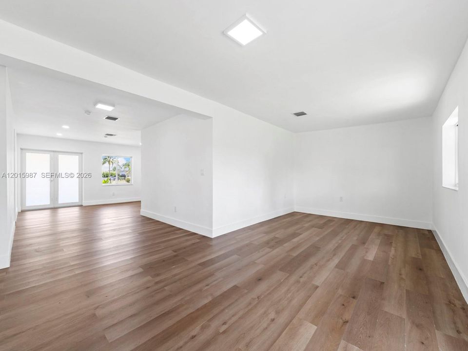 Active With Contract: $3,500 (5 beds, 3 baths, 1865 Square Feet)