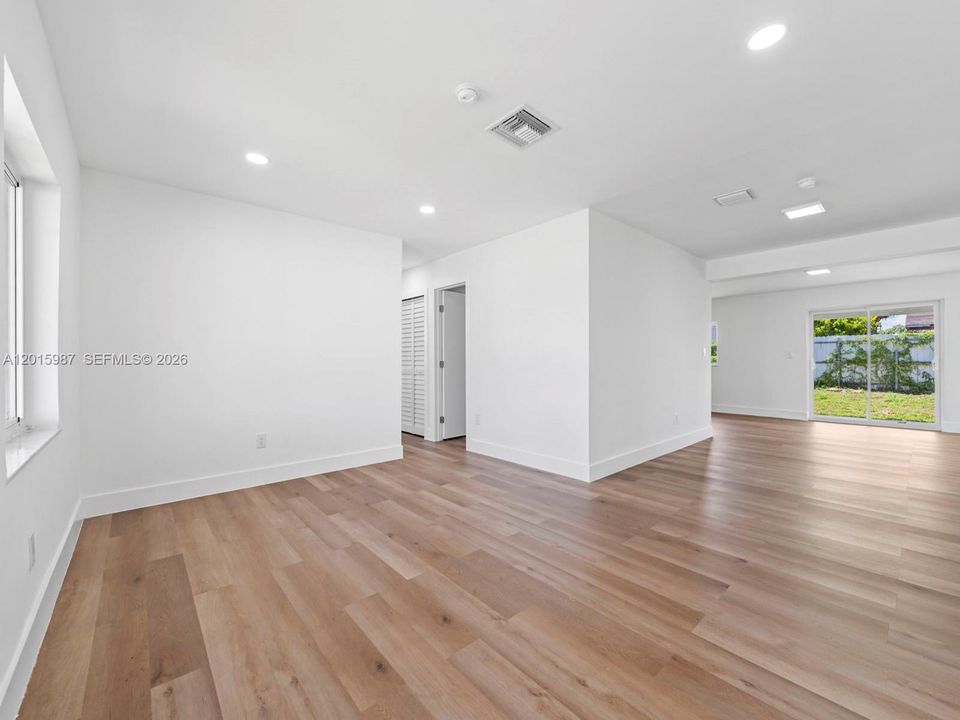 Active With Contract: $3,500 (5 beds, 3 baths, 1865 Square Feet)