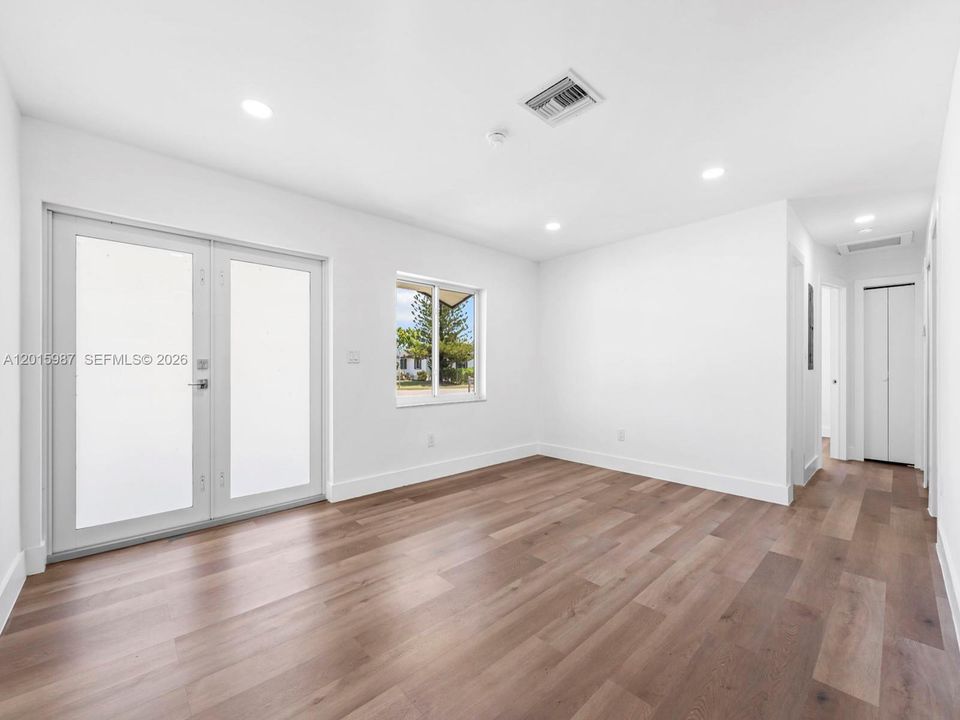 Active With Contract: $3,500 (5 beds, 3 baths, 1865 Square Feet)