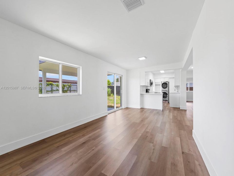 Active With Contract: $3,500 (5 beds, 3 baths, 1865 Square Feet)