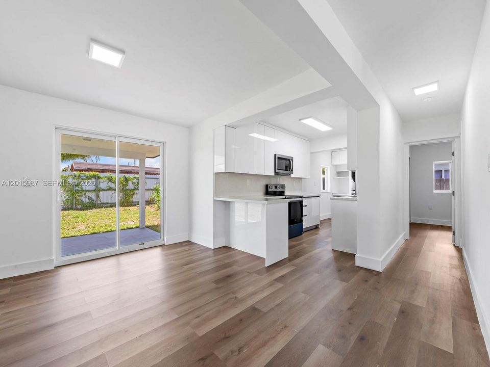 Active With Contract: $3,500 (5 beds, 3 baths, 1865 Square Feet)